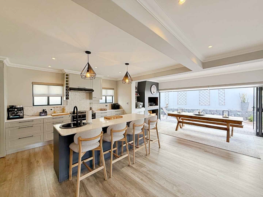 4 Bedroom Property for Sale in Calypso Beach Western Cape